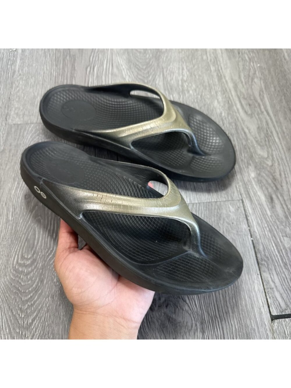 OOFOS Oolala Recovery Sandals Limited Luxe Champagne Gold Size 7
